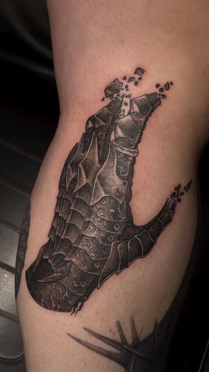 Black and grey armored gauntlet by Alondra