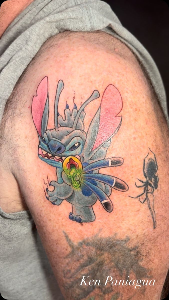 Color cartoon Stitch on a shoulder